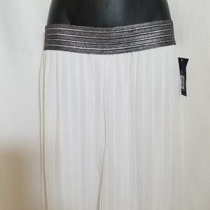NEW Alfani wide leg bright white capris